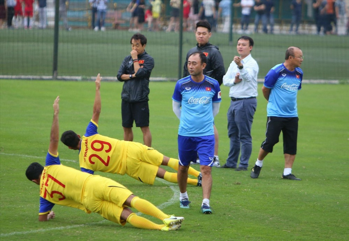 Th&ecirc;m một HLV H&agrave;n Quốc sắp ra mắt ở V.League 2019 ở v&ograve;ng đấu tới đ&oacute; l&agrave; HLV Lee tae-hoon của HAGL khi l&ecirc;n thay thế HLV Dương Minh Ninh.