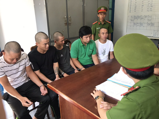 C&aacute;c đối tượng bị bắt giữ.