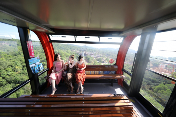 Những vũ điệu thổ d&acirc;n s&ocirc;i động ch&agrave;o đ&oacute;n du kh&aacute;ch tới Sun World Hon Thom Nature Park dịp nghỉ lễ