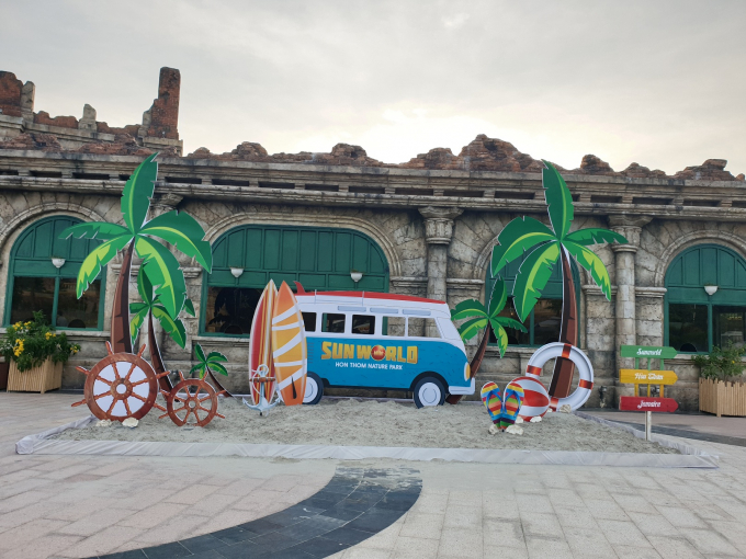 Những vũ điệu thổ d&acirc;n s&ocirc;i động ch&agrave;o đ&oacute;n du kh&aacute;ch tới Sun World Hon Thom Nature Park dịp nghỉ lễ