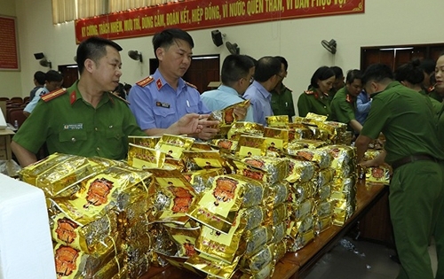 Khởi tố bị can trong đường dây vận chuyển gần 700kg ma túy đá và 100 bánh heroin