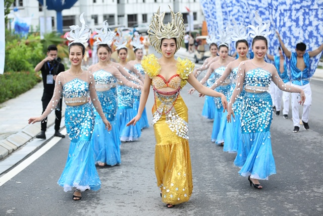 Vũ điệu đường phố n&oacute;ng bỏng khuấy động Carnaval Hạ Long 2019