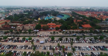 Người Hà Nội đổ ra điểm vui chơi ở ngoại thành