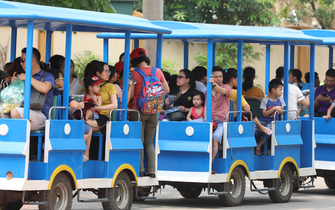 C&aacute;c dịch vụ tham quan v&agrave; vui chơi vận h&agrave;nh hết c&ocirc;ng suất.