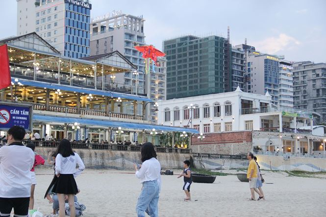 C&aacute;c kh&aacute;ch sạn ven biển được du kh&aacute;ch lựa chọn h&agrave;ng đầu khi lưu tr&uacute; tại Đ&agrave; Nẵng. Ảnh: Thanh Trần.