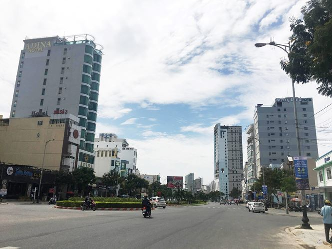 C&aacute;c tuyến đường đổ ra biển d&agrave;y đặc kh&aacute;ch sạn. Ảnh: Thanh Trần.