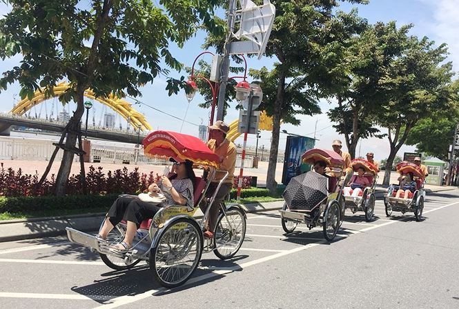 Dịp lễ n&agrave;y c&oacute; hơn 370.000 lượt kh&aacute;ch đến Đ&agrave; Nẵng. Ảnh: Thanh Trần.