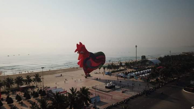 V&agrave;o l&uacute;c 07h s&aacute;ng ng&agrave;y 30/4 tại s&acirc;n khấu BNF Biển Đ&ocirc;ng (quận Sơn Tr&agrave;, TP&nbsp;Đ&agrave; Nẵng) diễn ra&nbsp;Lễ hội Khinh kh&iacute; cầu quốc tế Đ&agrave; Nẵng 2019.&nbsp;Ban quản l&yacute; b&aacute;n đảo Sơn Tr&agrave; v&agrave; c&aacute;c b&atilde;i biển du lịch Đ&agrave; Nẵng phối hợp với c&ocirc;ng ty TNHH Khinh kh&iacute; cầu Ballooning Media tổ chức Tr&igrave;nh diễn khinh kh&iacute; cầu Đ&agrave; Nẵng 2019.