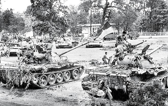 Đại đội 4 v&agrave;o Dinh Độc Lập ng&agrave;y 30/4/1975