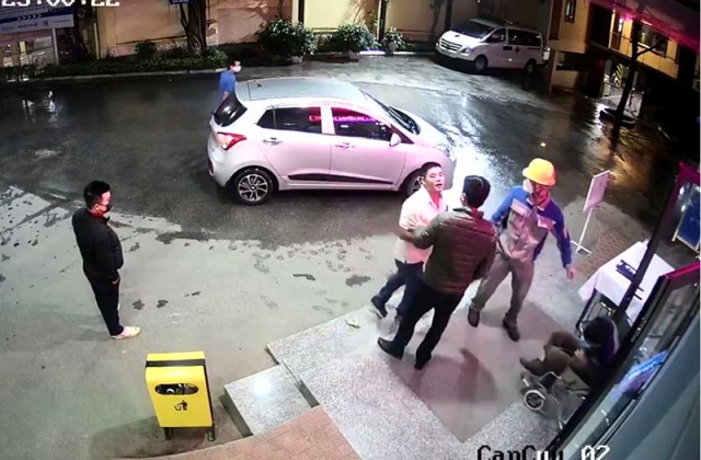 Không đeo khẩu trang giữa đại dịch Covid 19, còn hành hung nhân viên của Bệnh viện khi bị nhắc nhở