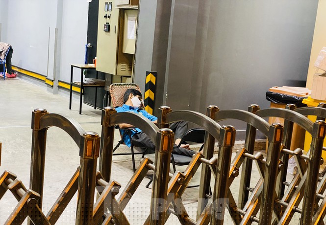 Sài Gòn đêm trước 'cách ly toàn xã hội' - ảnh 4