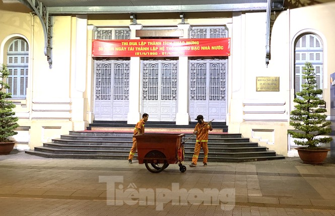 Sài Gòn đêm trước 'cách ly toàn xã hội' - ảnh 6