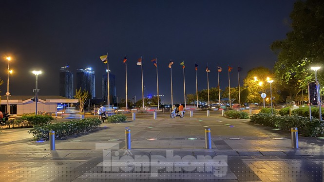 Sài Gòn đêm trước 'cách ly toàn xã hội' - ảnh 7