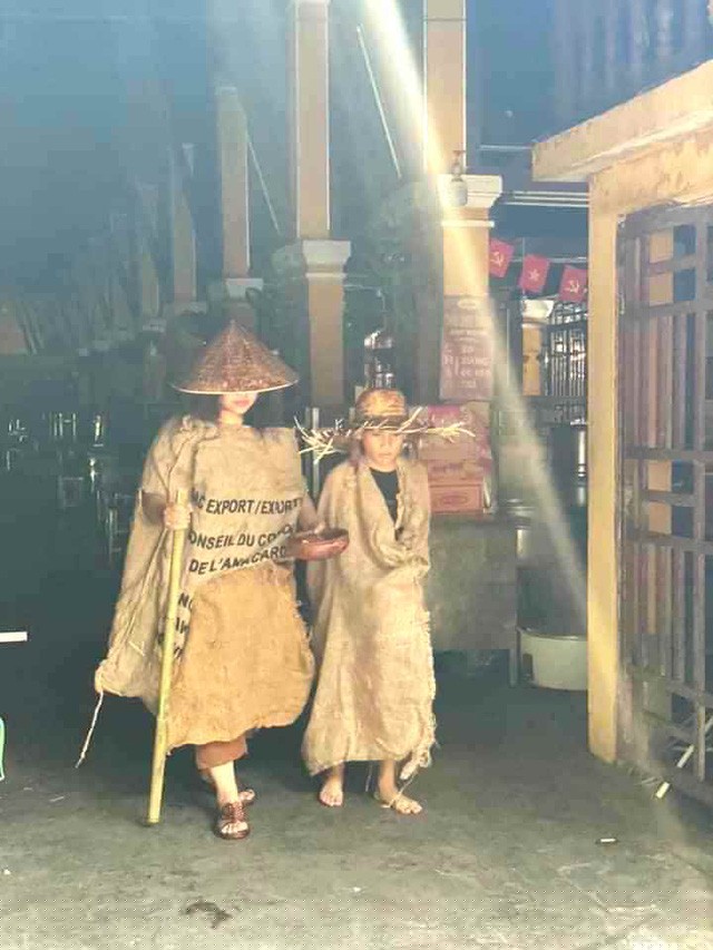 Họ cho rằng làm như thế với mục đích để chụp hình và quay một đoạn clip với mục đích chỉ để làm kỷ niệm?.