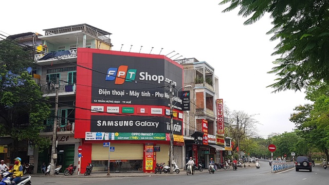 Các siêu thị điện máy đóng cửa trên đường Trần Hưng Đạo