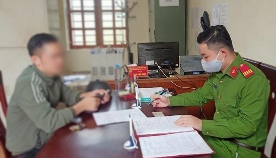 Không đeo khẩu trang nơi công cộng, 2 trường hợp ở Nghệ An bị xử phạt