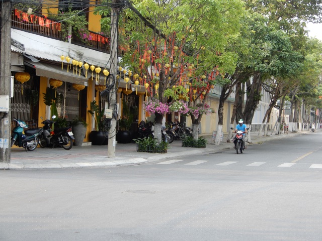 Một số tuyến đường khá vắng vẻ, giống như sáng mùng 1 Tết