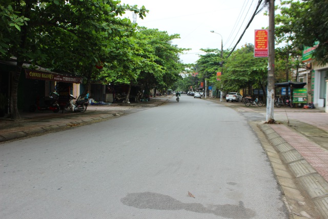 Đến các ngõ hẻm lượng người đi lại trở nên vắng lặng như ngày mùng 1 Tết.