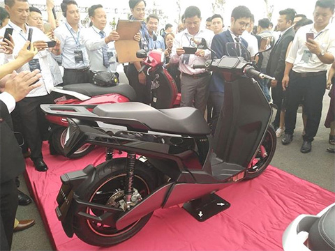 hong-xe-may-dien-vinfast-v9-muaxegiatot-vn