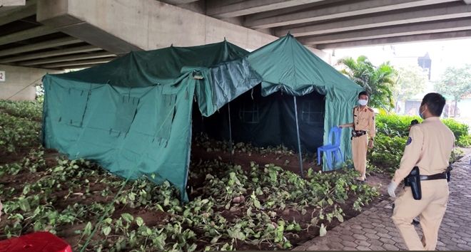 Các lều bạt đã được dựng từ chiều tối 1-4, tại các cửa ngõ, khu vực trọng điểm.