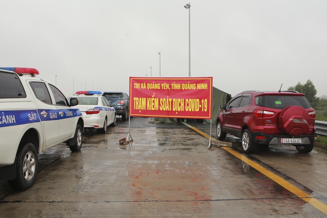 Trạm kiểm soát dịch Covid-19 trên cao tốc thuộc địa phận thị xã Quảng Yên (tỉnh Quảng Ninh).