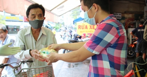 Nghĩa tình người TP HCM giữa dịch Covid-19