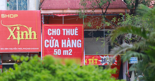 Ảnh hưởng ti&ecirc;u cực bởi dịch bệnh, h&agrave;ng loạt c&aacute;c chủ cửa h&agrave;ng trả mặt bằng. Ảnh: Vũ Đức Anh