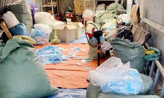 Rùng mình cơ sở tái chế hàng chục nghìn khẩu trang trong mùa dịch