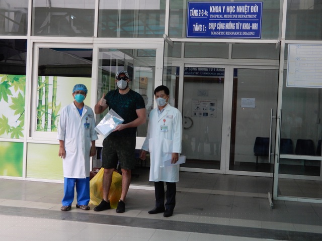 Bệnh nhân mắc Covid-19 thứ 68 nhận giấy xuất viện