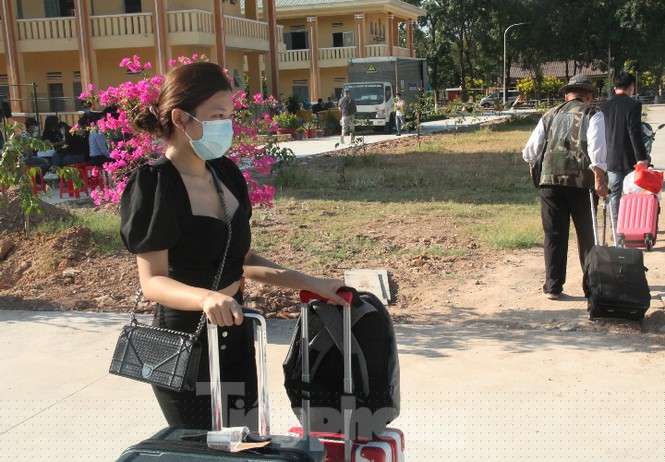 Rời nơi cách ly, cô gái Hàn Quốc nói ‘em lỡ yêu chú bộ đội mất rồi’ - ảnh 6