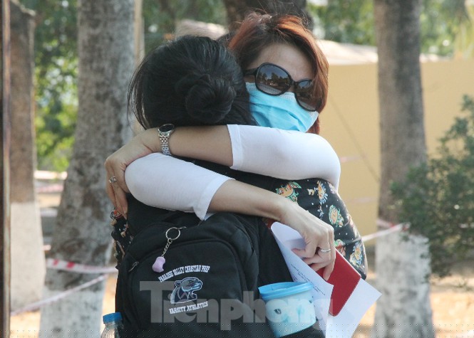 Rời nơi cách ly, cô gái Hàn Quốc nói ‘em lỡ yêu chú bộ đội mất rồi’ - ảnh 10