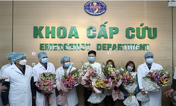 B&ecirc;̣nh nh&acirc;n nhi&ecirc;̃m virus Sars-nCov2 đi&ecirc;̀u trị tại B&ecirc;̣nh vi&ecirc;̣n Nhi&ecirc;̣t đới Trung ương khỏi b&ecirc;̣nh.