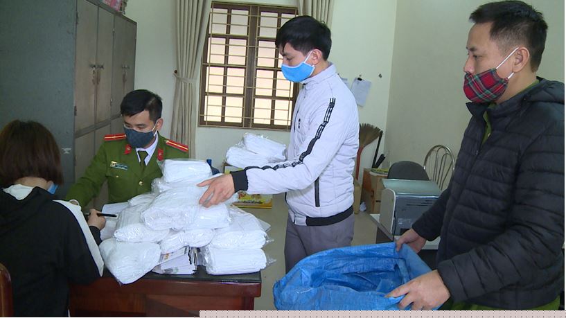 Số khẩu trang lực lượng Công an phát hiện thu giữ (Ảnh: Việt Anh