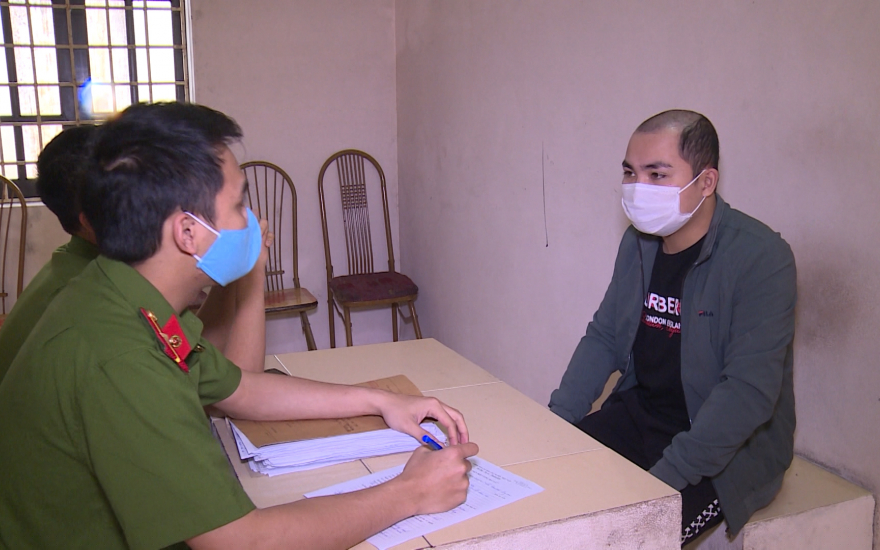 Đối tượng tại cơ quan công an