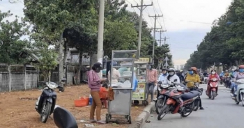 Công an Nhơn Trạch ra quân xử lý hàng rong ngăn dịch Covid-19