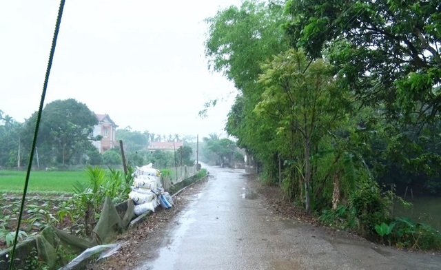 Đường vào thôn Ngô Khê không bóng người qua lại 