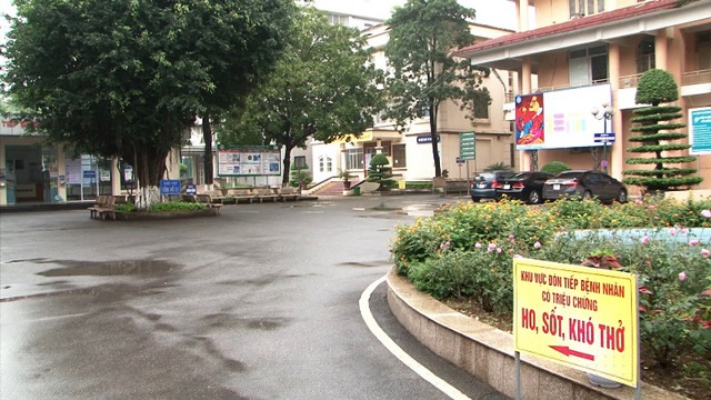 Khu vực đón tiếp bệnh nhân có triệu chứng ho, sốt, khó thở tại Bệnh viện Đa khoa tỉnh Hà Nam