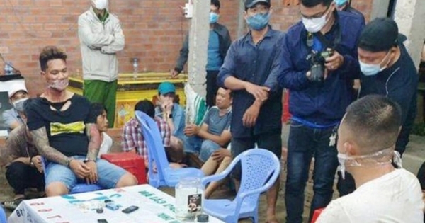 Gần 40 người tụ tập lắc tài xỉu bất chấp dịch bệnh