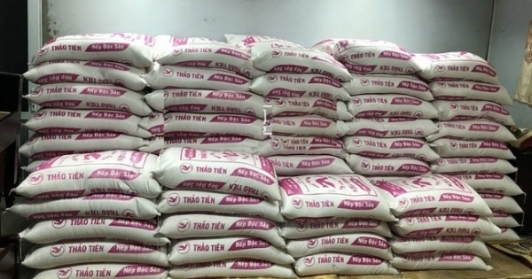 Quảng Bình: Bắt giữ 2 xe ô tô chở hơn 14 tấn gạo sang Lào