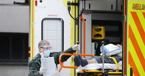 Con số tử vong gần tới 9.000, Anh sắp trở thành tâm dịch của châu Âu