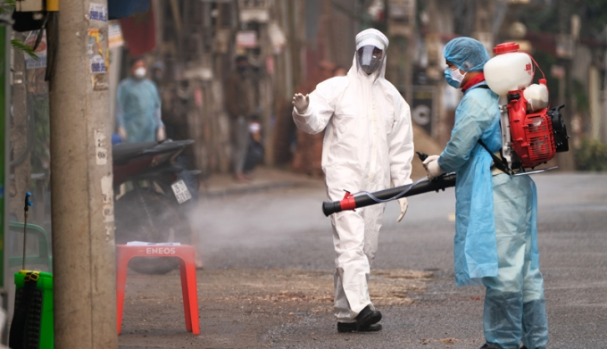 Phun thuốc khử khuẩn tại Mê Linh.