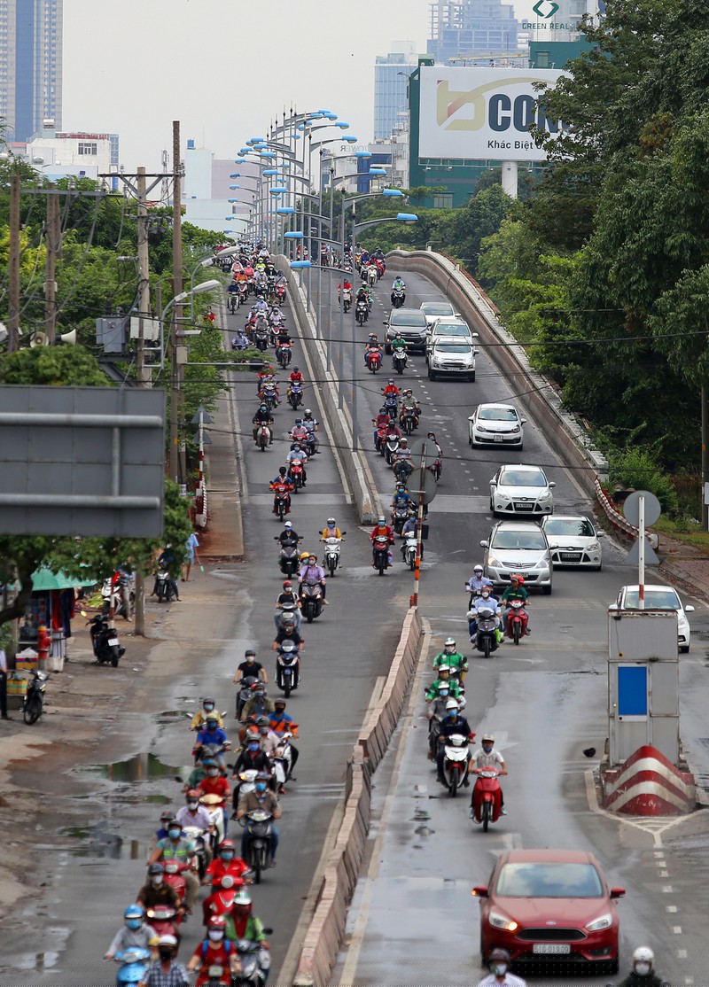 Ảnh: TP.HCM sau 10 ngày cách ly xã hội - ảnh 4