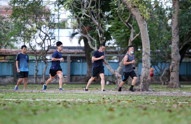 Ảnh: TP.HCM sau 10 ngày cách ly xã hội - ảnh 13