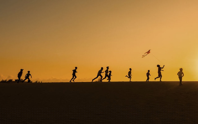 Bức “Kids Are Having Fun” (Trẻ nhỏ vui đùa) của tác giả @phamhuytrung chụp ở Phan Rang.