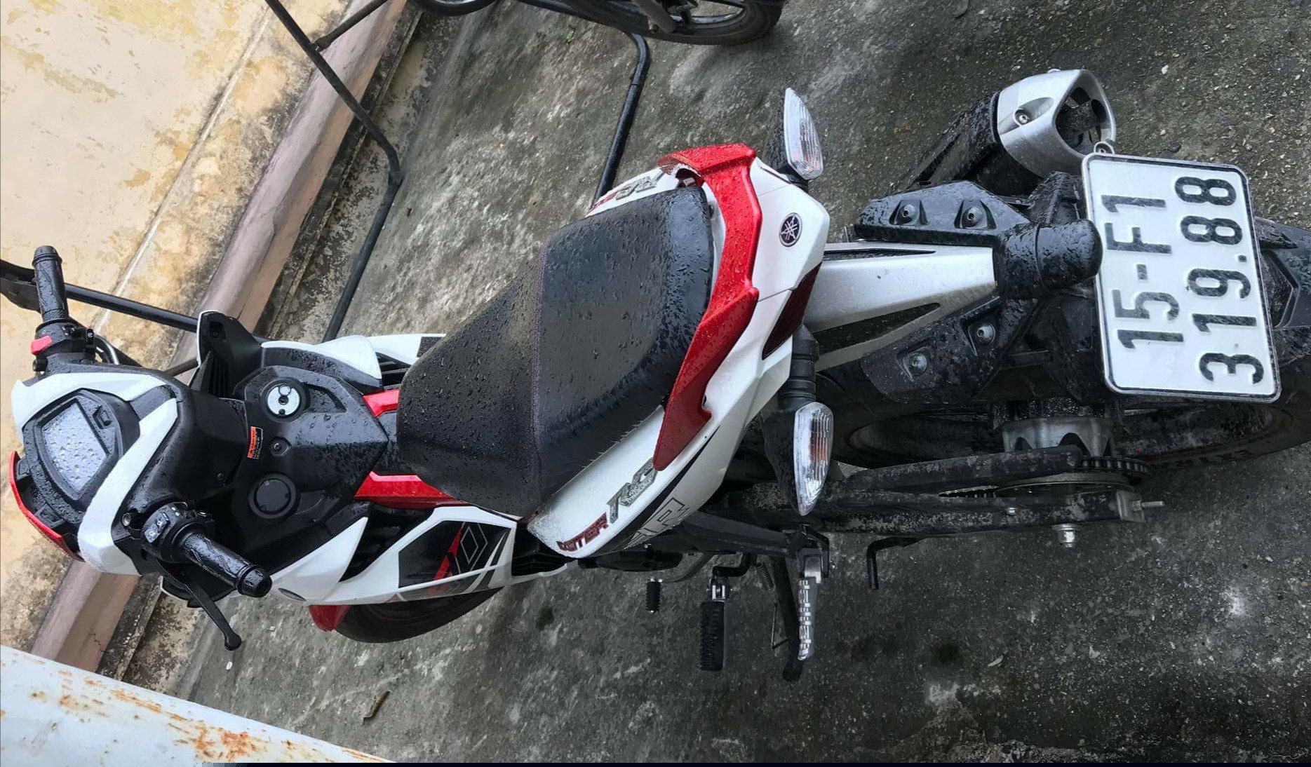 Chiếc xe gây thương tích cho chiến sỹ công an.