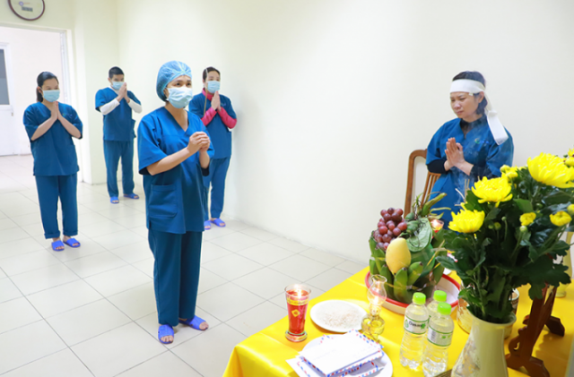 Nữ điều dưỡng mất cha, không thể về chịu tang vì phải chống dịch Covid-19