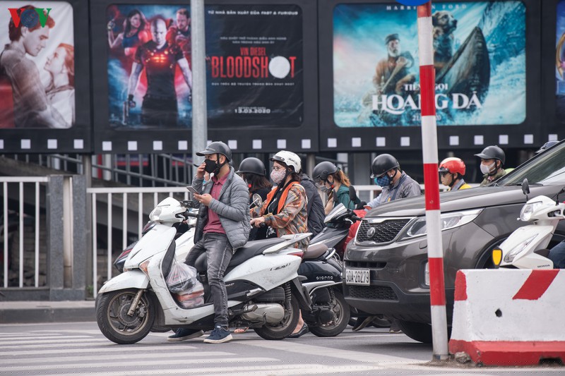 ha noi tiep tuc cach ly xa hoi, nguoi ra duong van con dong hinh 5