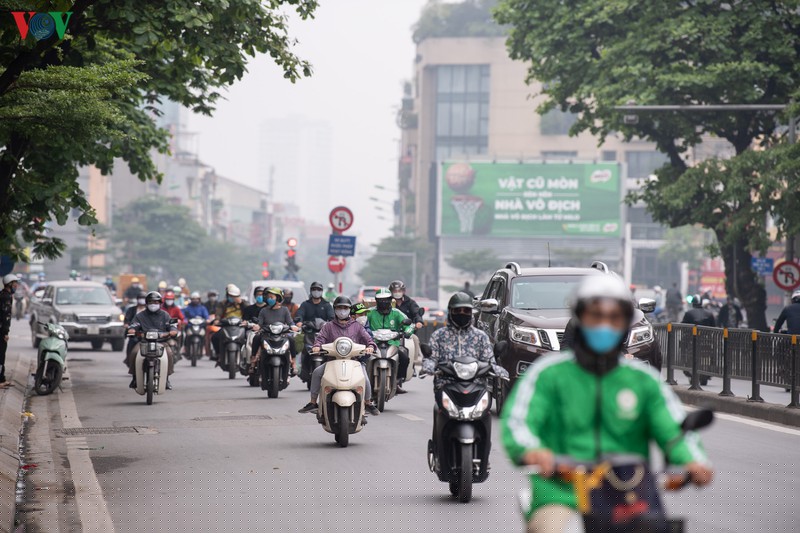 ha noi tiep tuc cach ly xa hoi, nguoi ra duong van con dong hinh 8