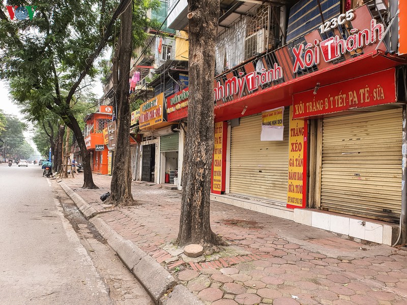 ha noi tiep tuc cach ly xa hoi, nguoi ra duong van con dong hinh 11