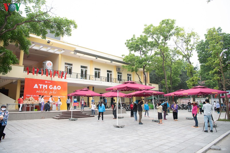 ha noi tiep tuc cach ly xa hoi, nguoi ra duong van con dong hinh 18